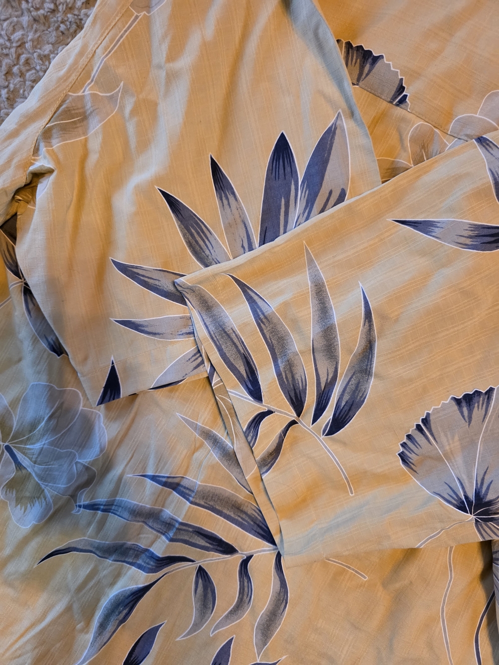 Silk Men's Short Sleeve Yellow Floral Button-Up Shirt - Picture 9 of 9